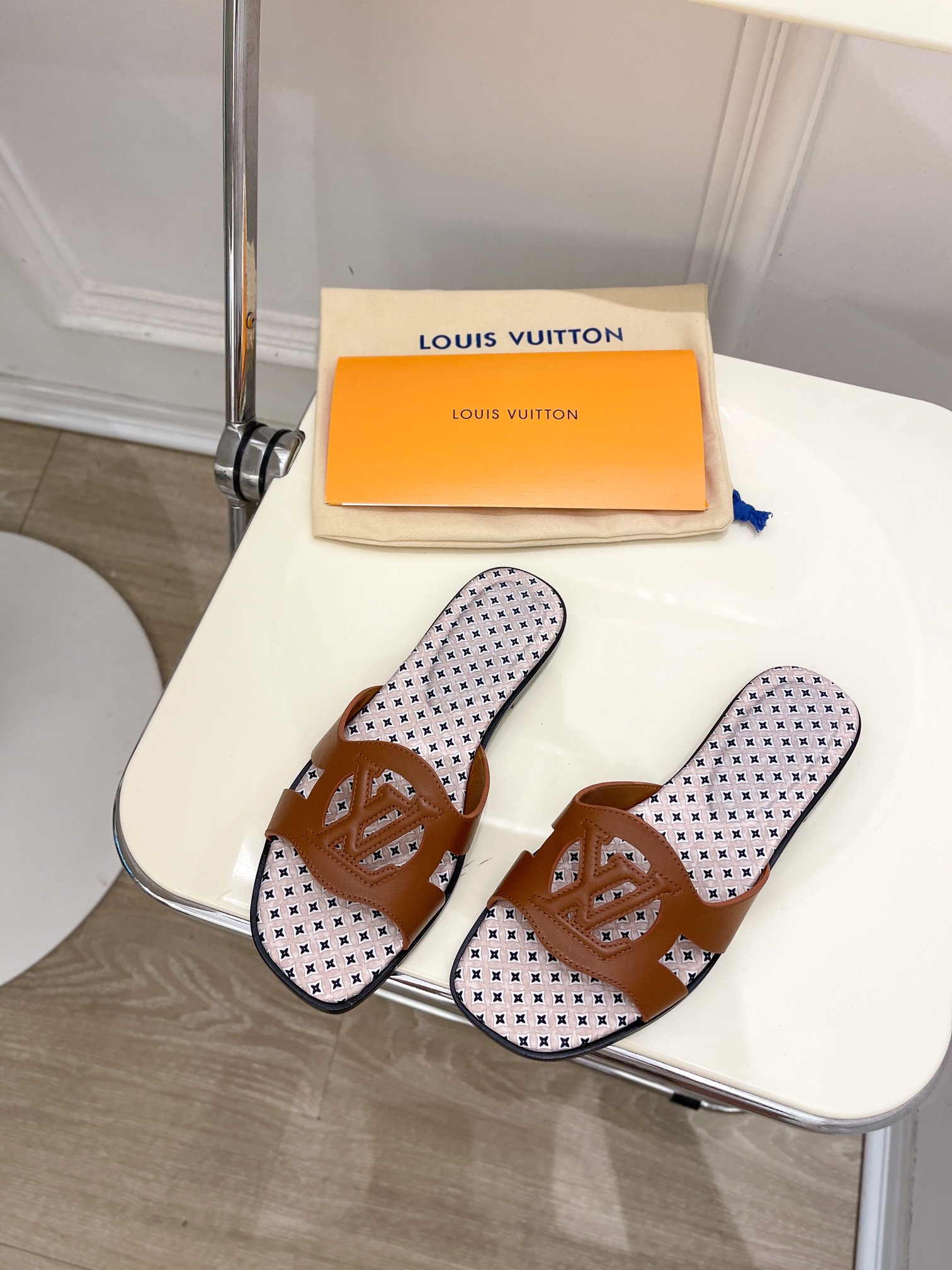 L0vis Vvtt0n Isola Flat Mule LV Dark Brown For Women