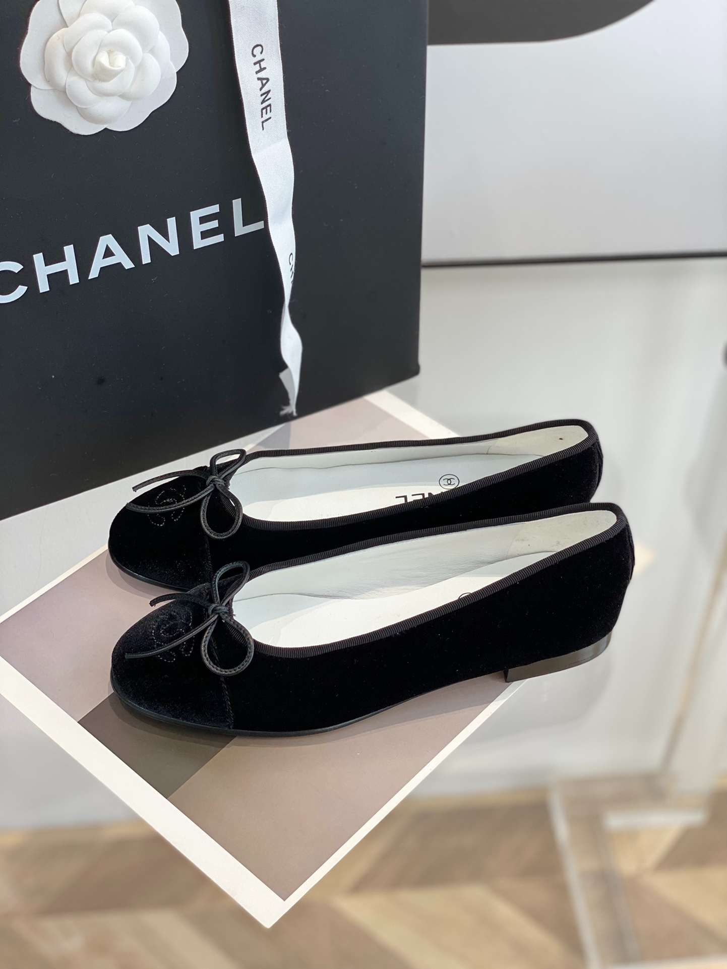 Ch**el Ballet Flats Black For Women