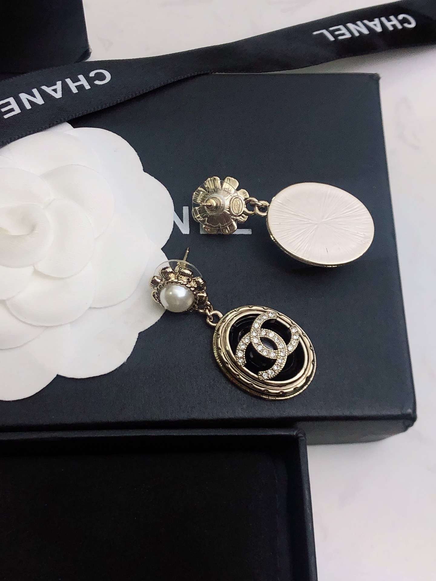 Ch**el Stone Oval Earrings Gold For Women