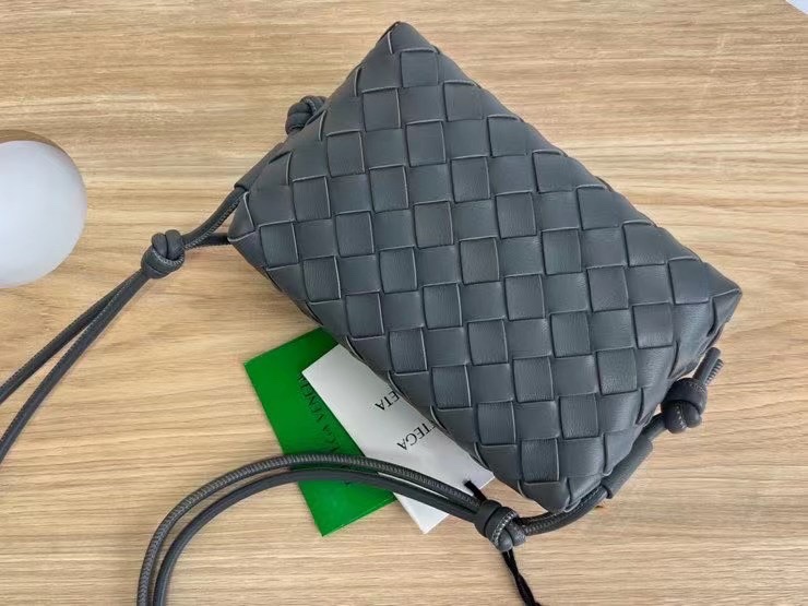 B0tt*ga Ven*ta Mini Loop Camera Bag Grey For Women 17cm / 6.7in 680254V1G111233