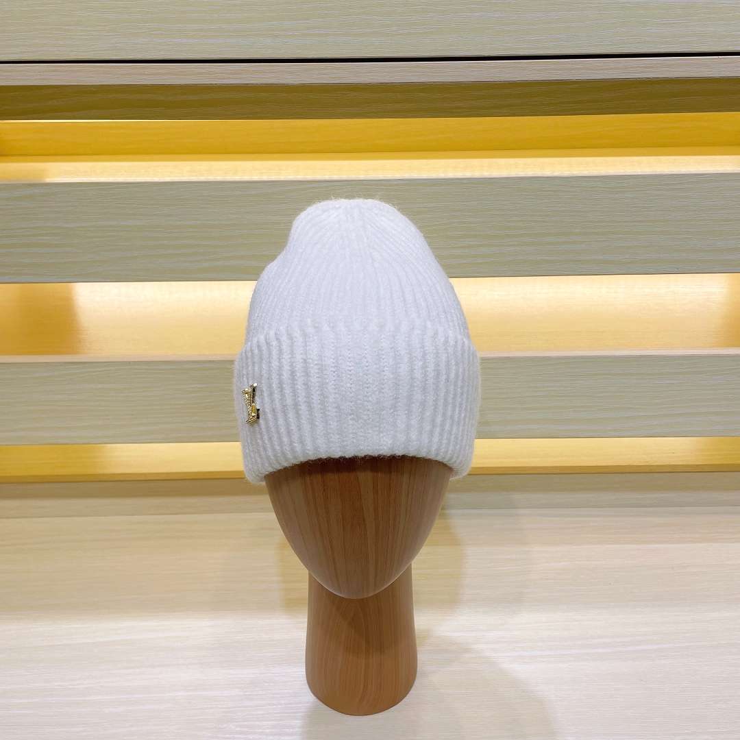L0vis Vvtt0n Ahead Beanie White For Women