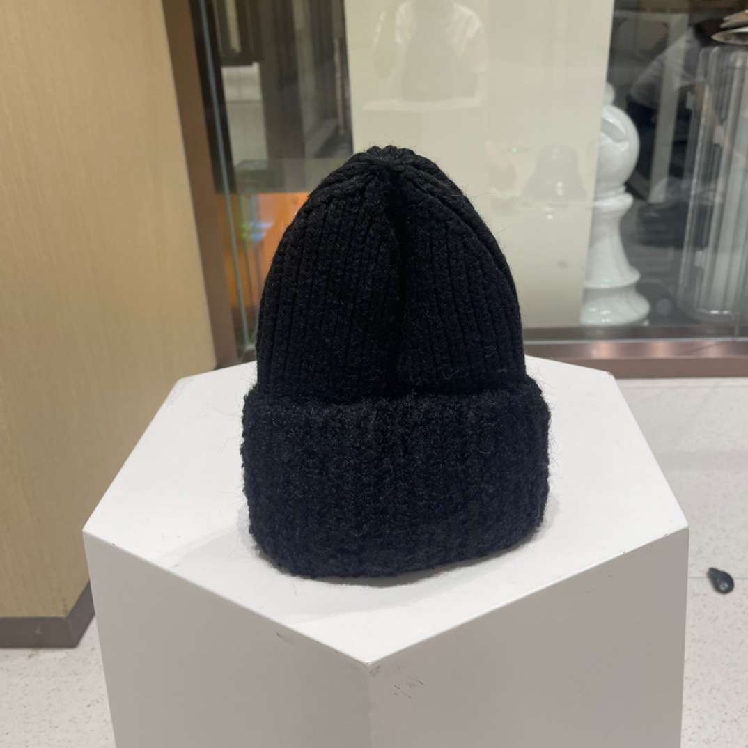 L0vis Vvtt0n Ahead Beanie Black For Women
