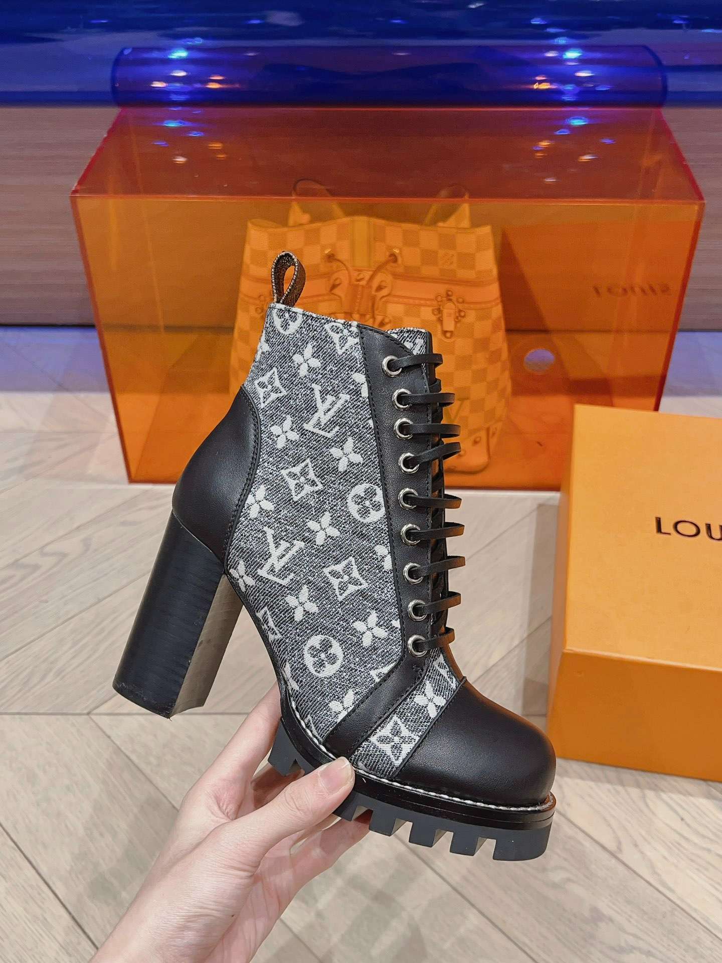 L0vis Vvtt0n Moonlight Ankle Boots Black For Women