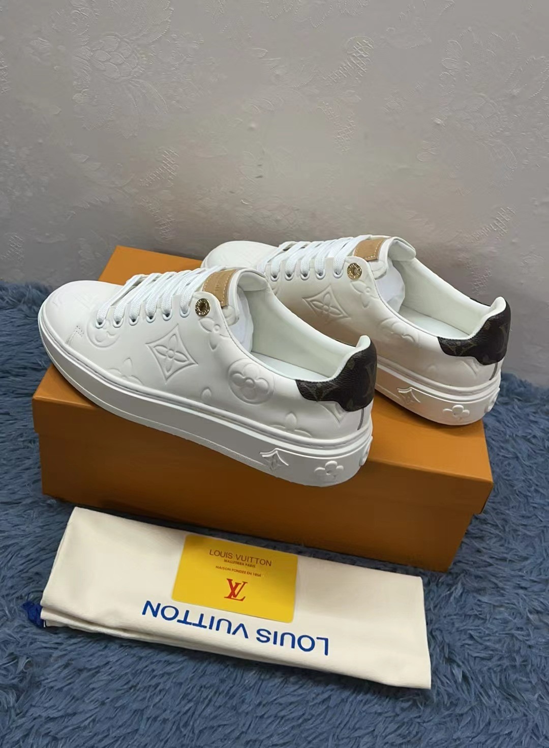 L0vis Vvtt0n Time Out Sneaker White For Women LV