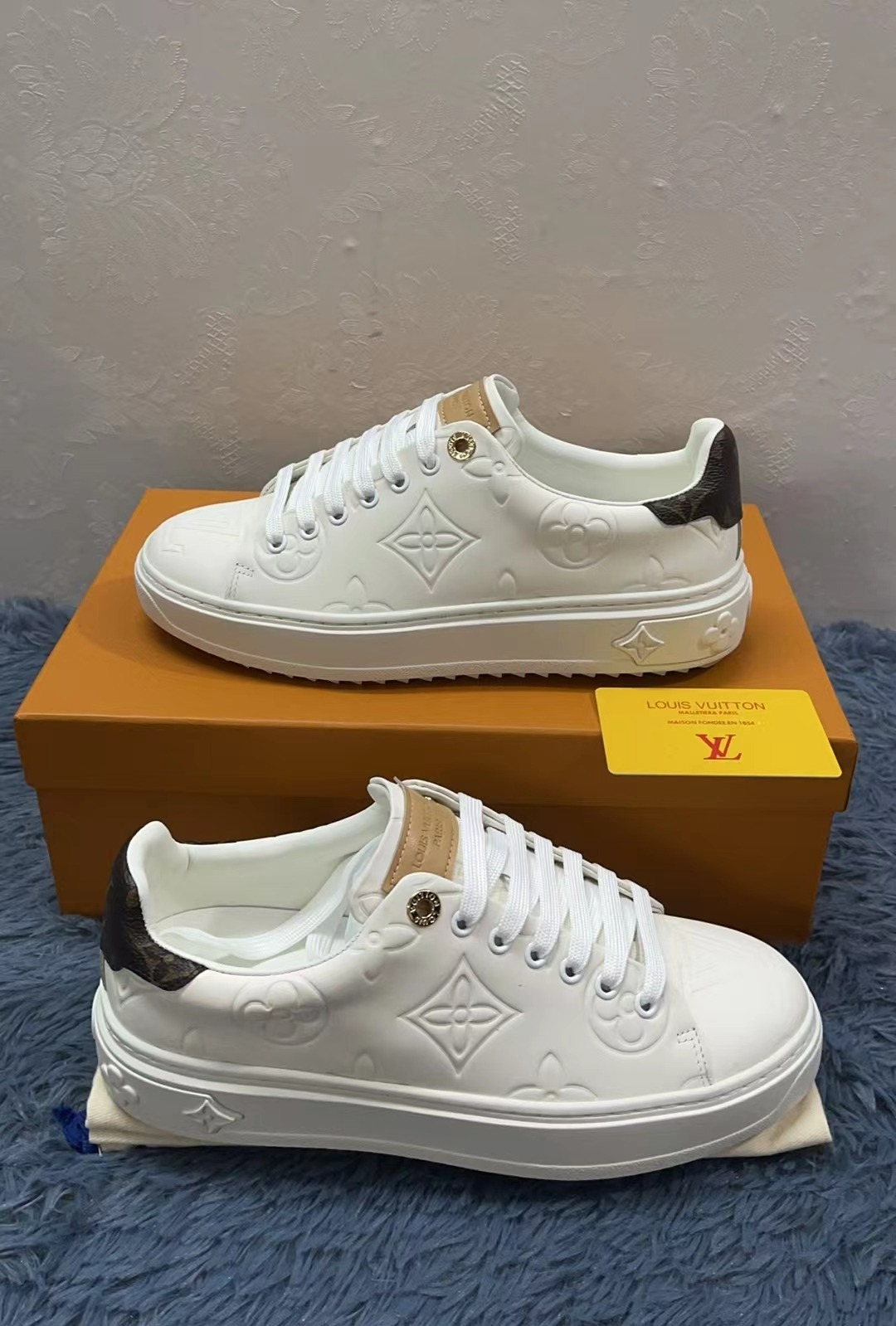 L0vis Vvtt0n Time Out Sneaker White For Women LV