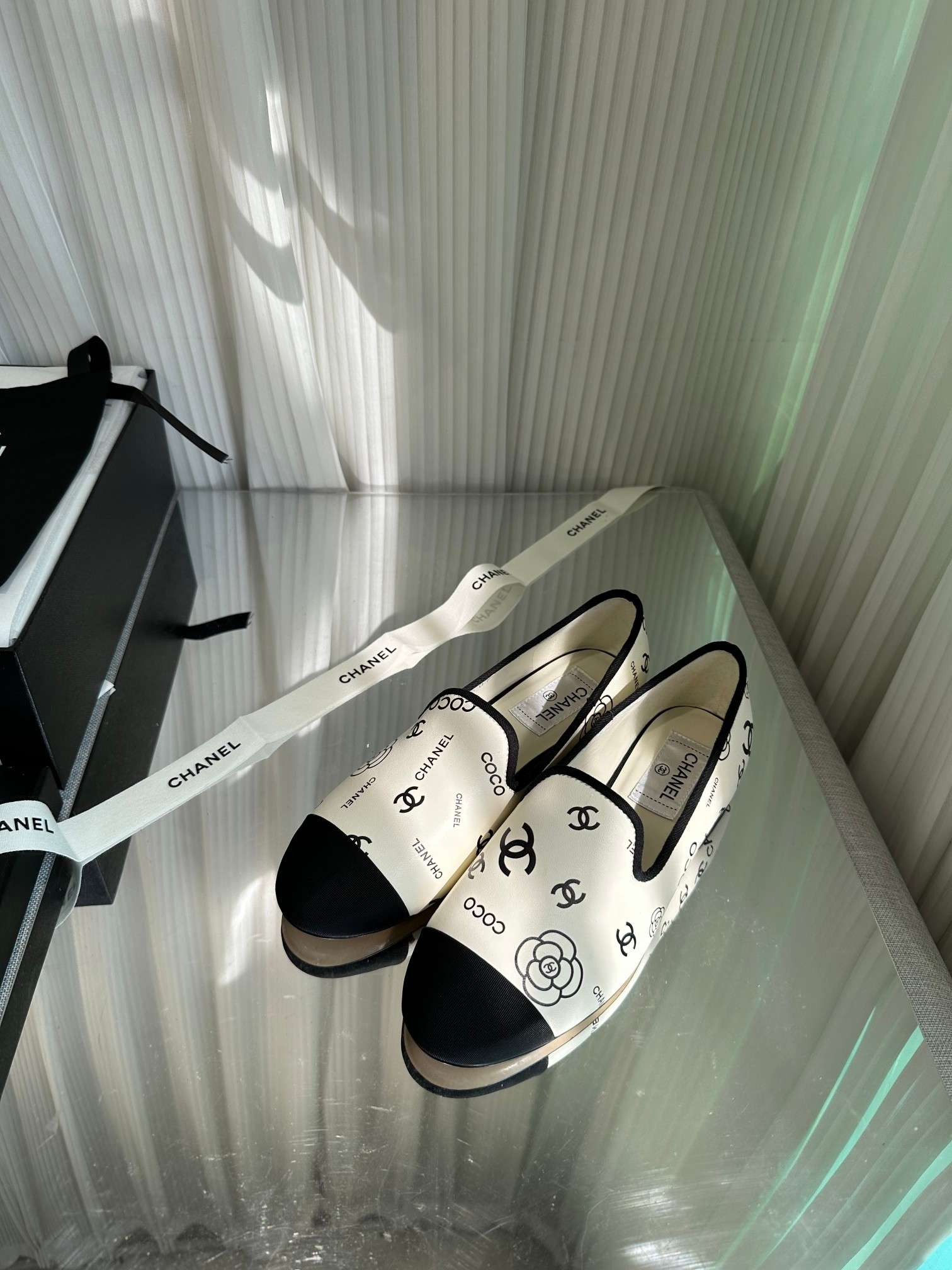 Ch**el Interlocking CC Logo Ballet Flats White For Women