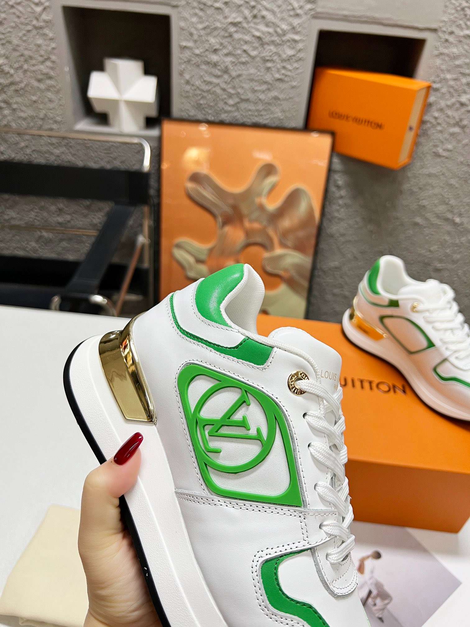 L0vis Vvtt0n Neo Run Away Sneaker White For Women