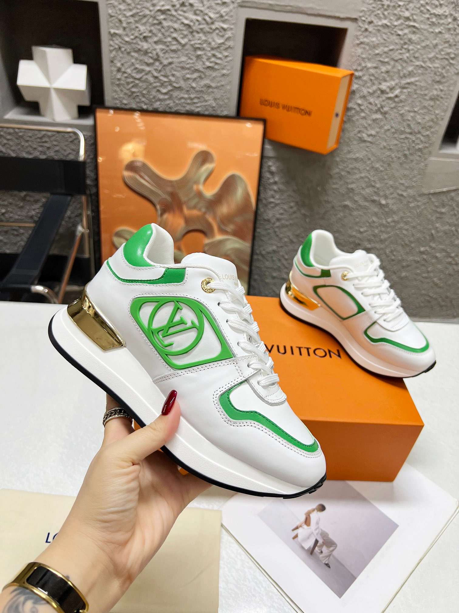 L0vis Vvtt0n Neo Run Away Sneaker White For Women