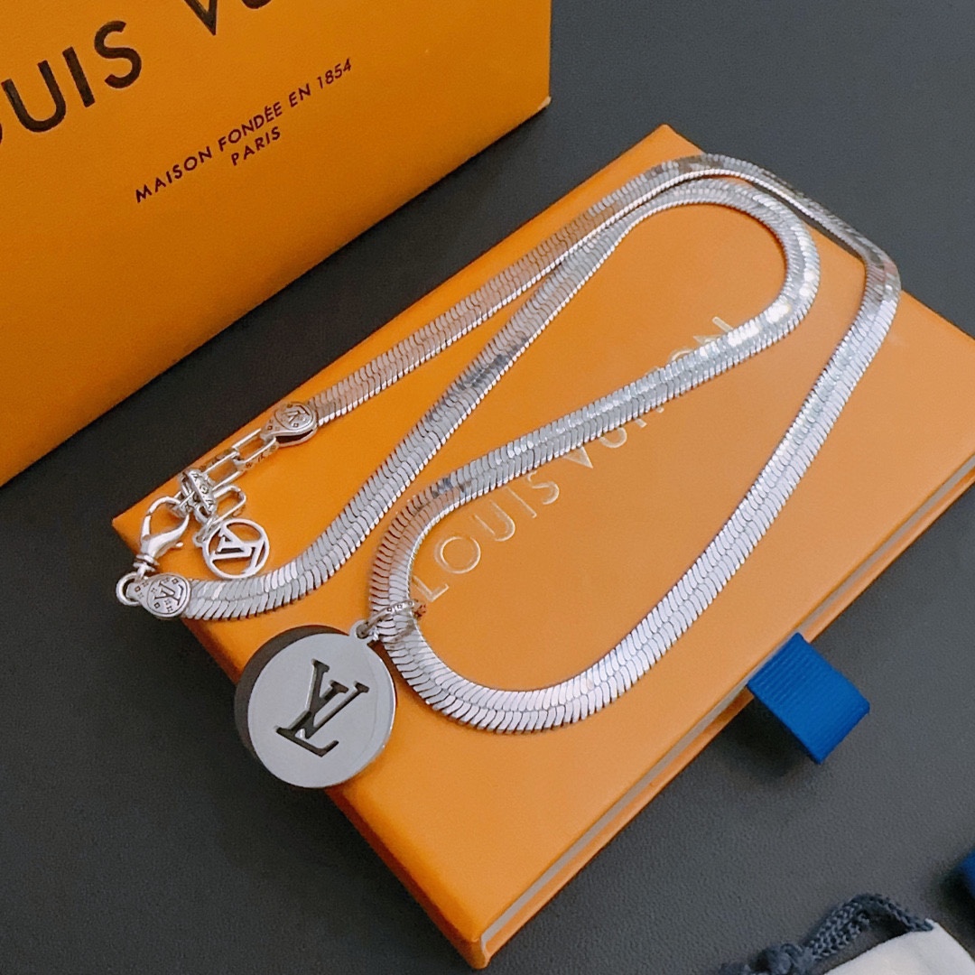 L0vis Vvtt0n Necklace Silver For Women