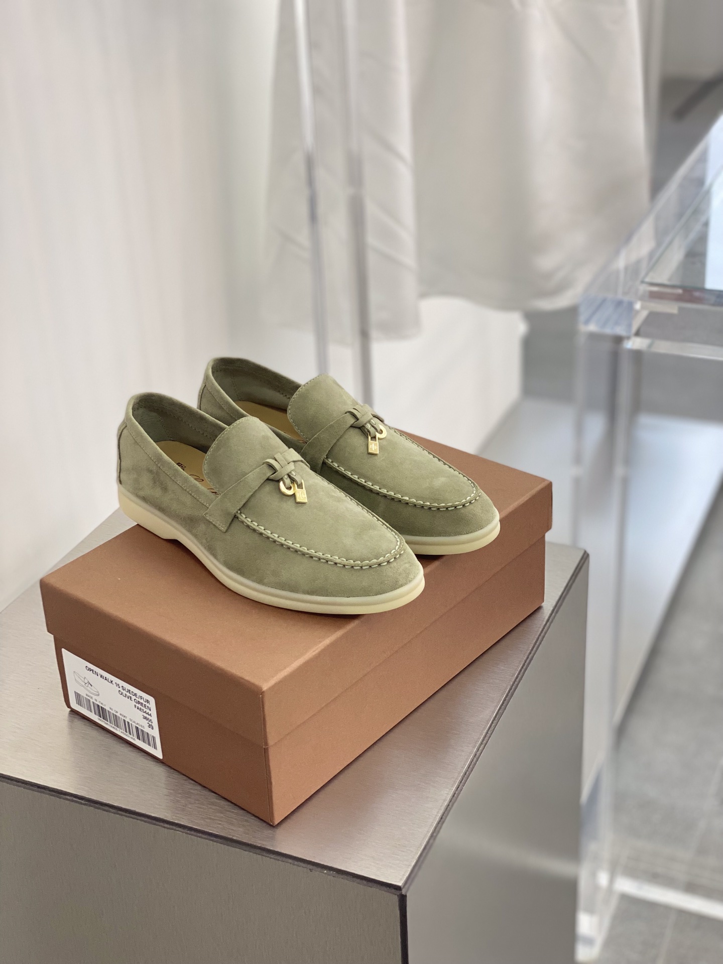 L0r0 P1ana Summer Charms Walk Loafers Tea Room For Women – FAE5444 50KY