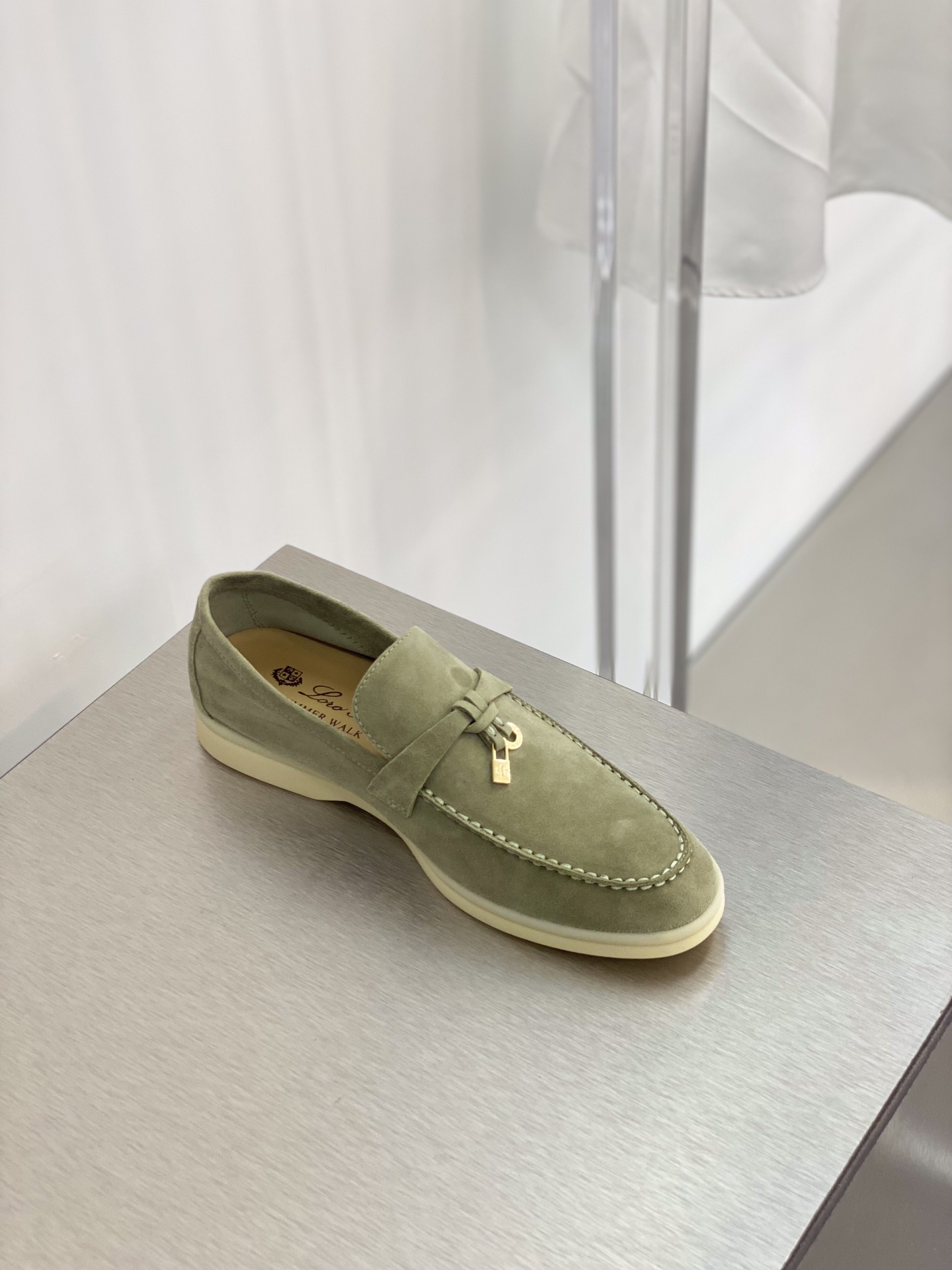 L0r0 P1ana Summer Charms Walk Loafers Tea Room For Women – FAE5444 50KY
