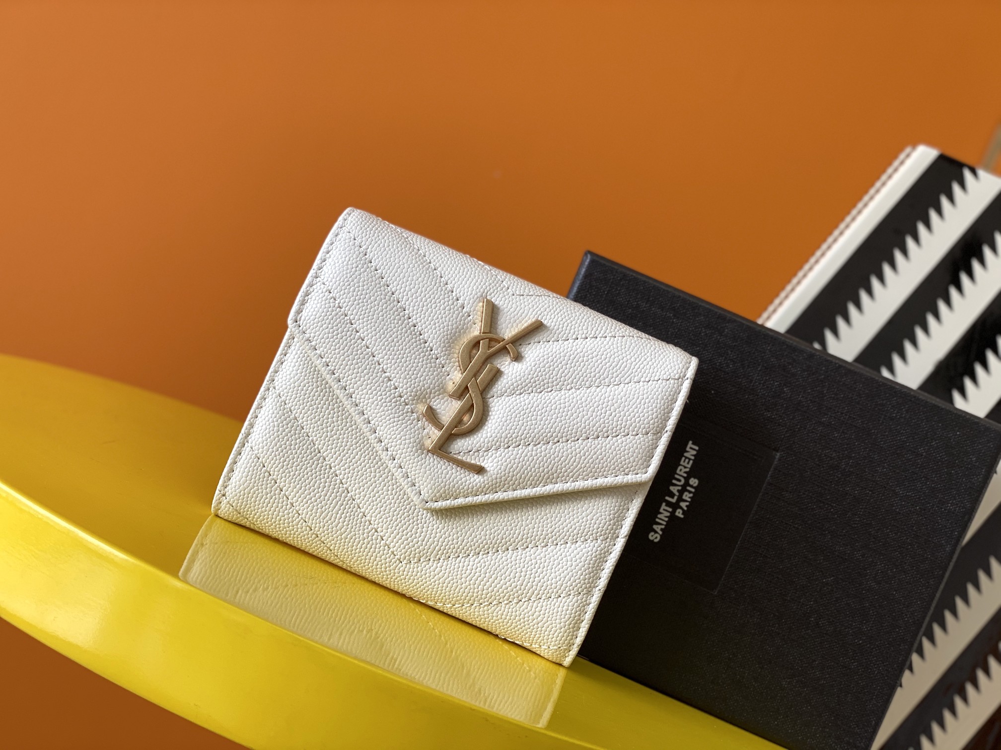 Sa1nt Lau*nt Cassandre Matelaseé Compact Tri Fold Wallet Blanc Vintage For Women 4.9in/12.5cm 403943BOW019207 Y51