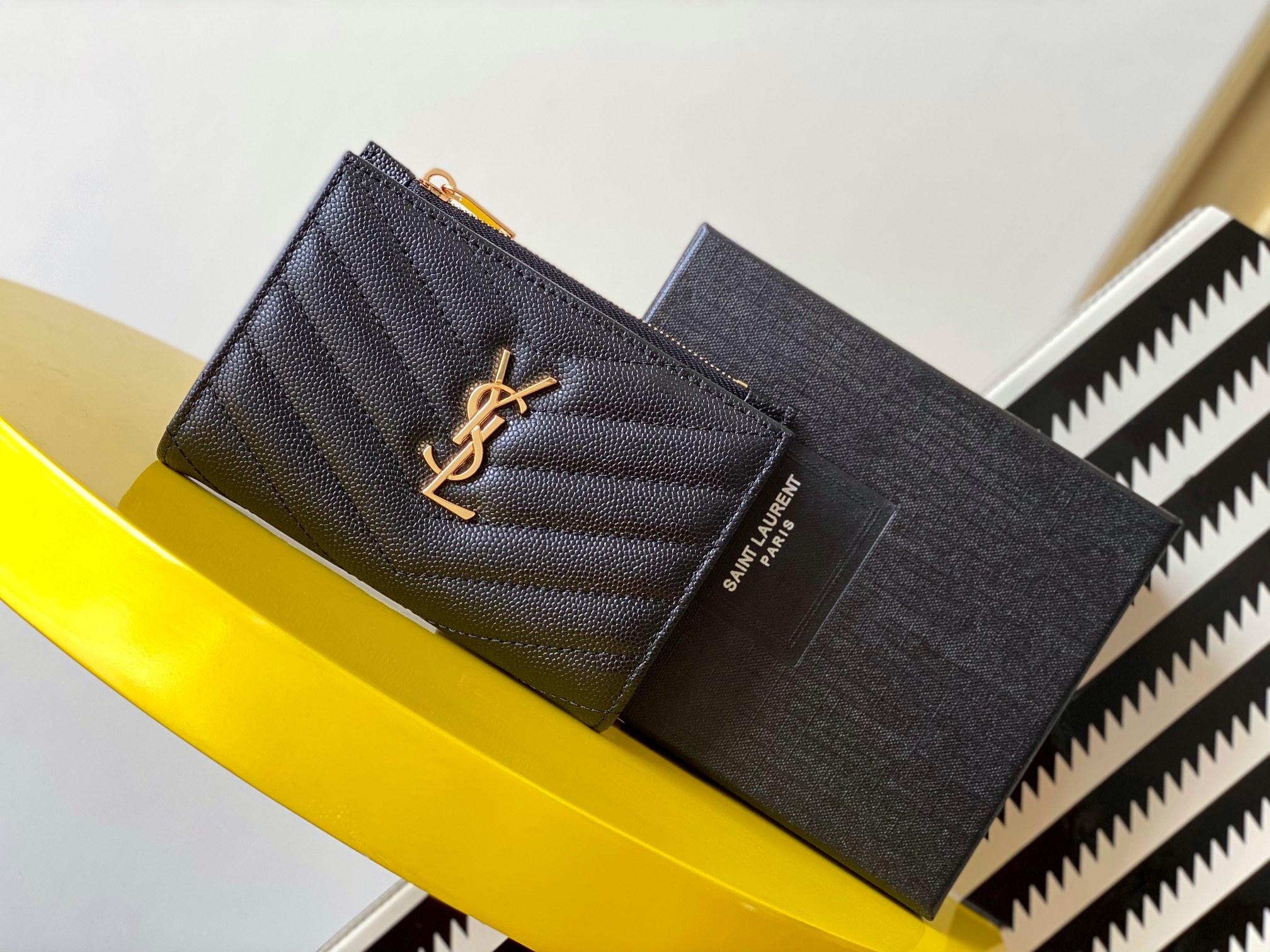 Sa1nt Lau*nt Cassandre Matelaseé Fragments Bi-Fold Wallet Black For Women 5.1in/13cm 668287BOW011000 Y51