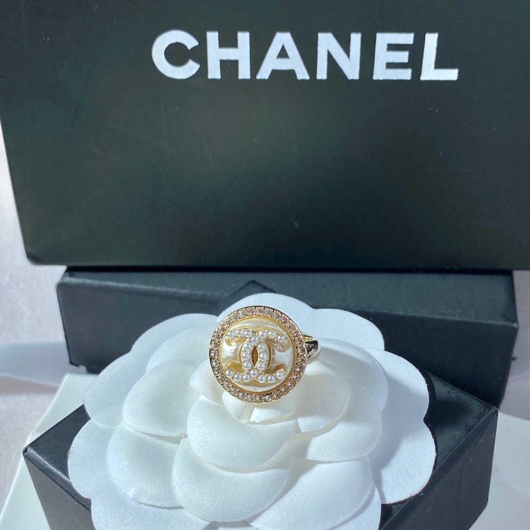 Ch**el Ring