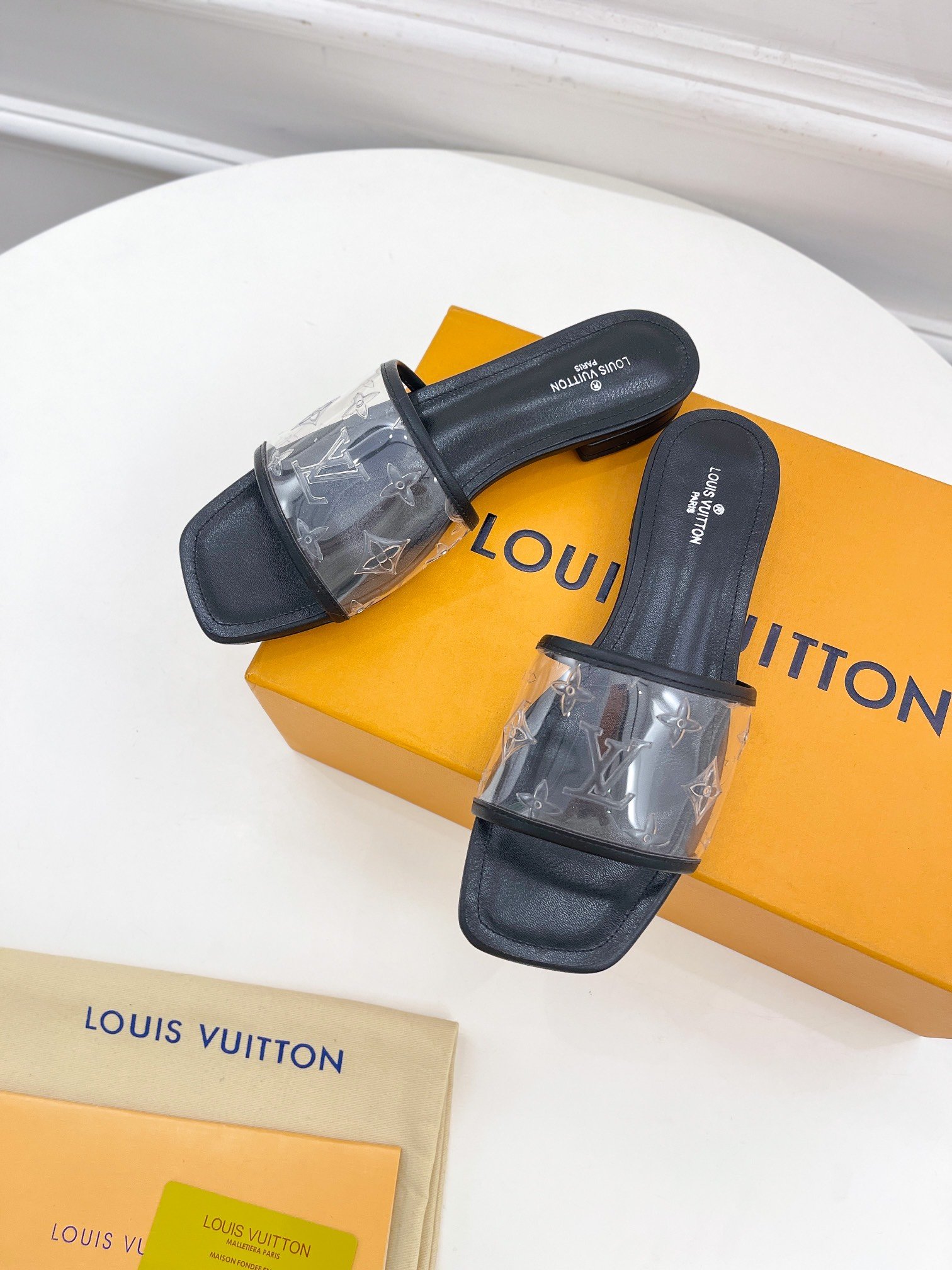 L0vis Vvtt0n Women’s Revival Flat Mule Black For Women LV