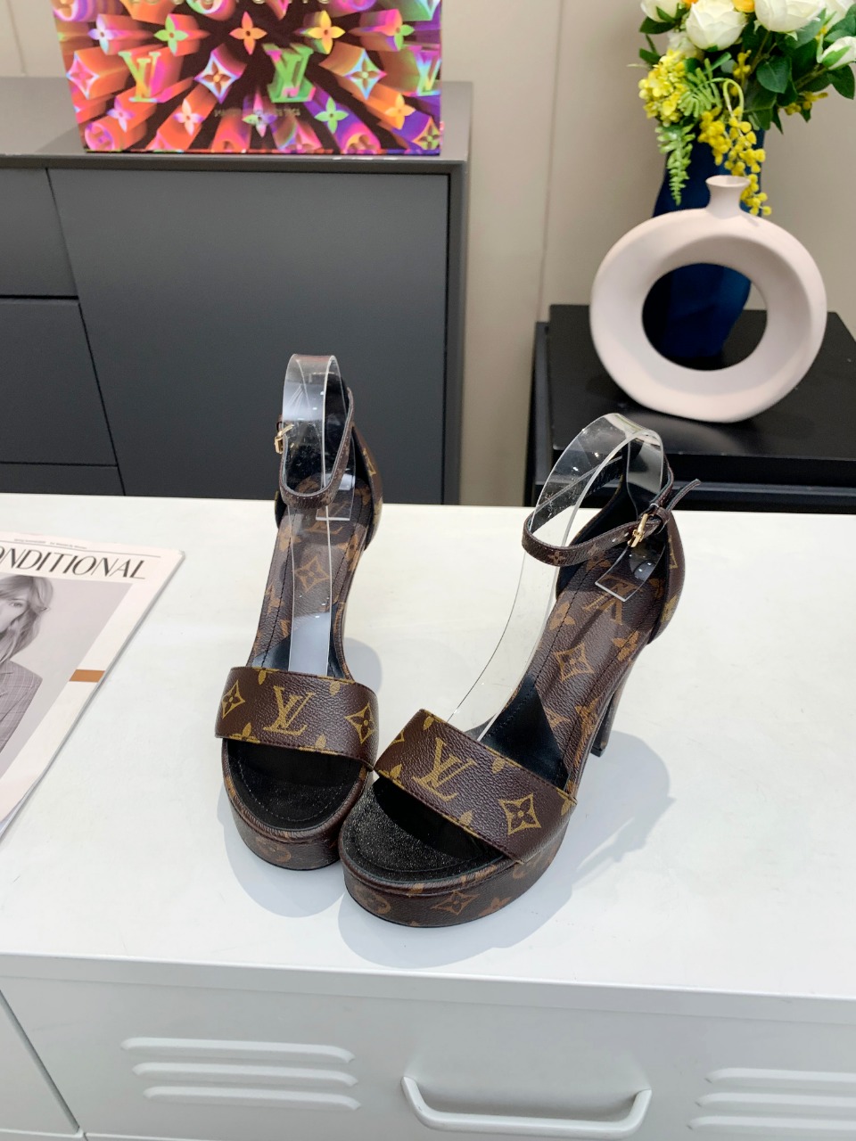 L0vis Vvtt0n Women’s Afterglow Platform Sandal Brown For Women LV