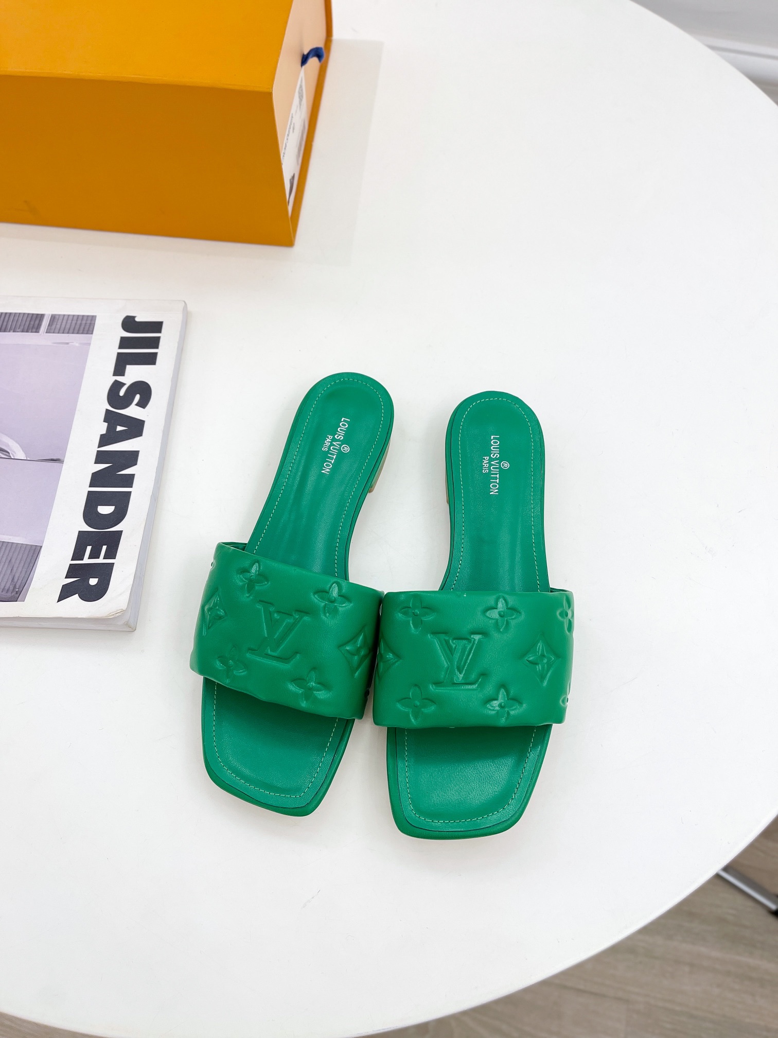 L0vis Vvtt0n Women’s Revival Flat Mule Green For Women LV 1A9P5L