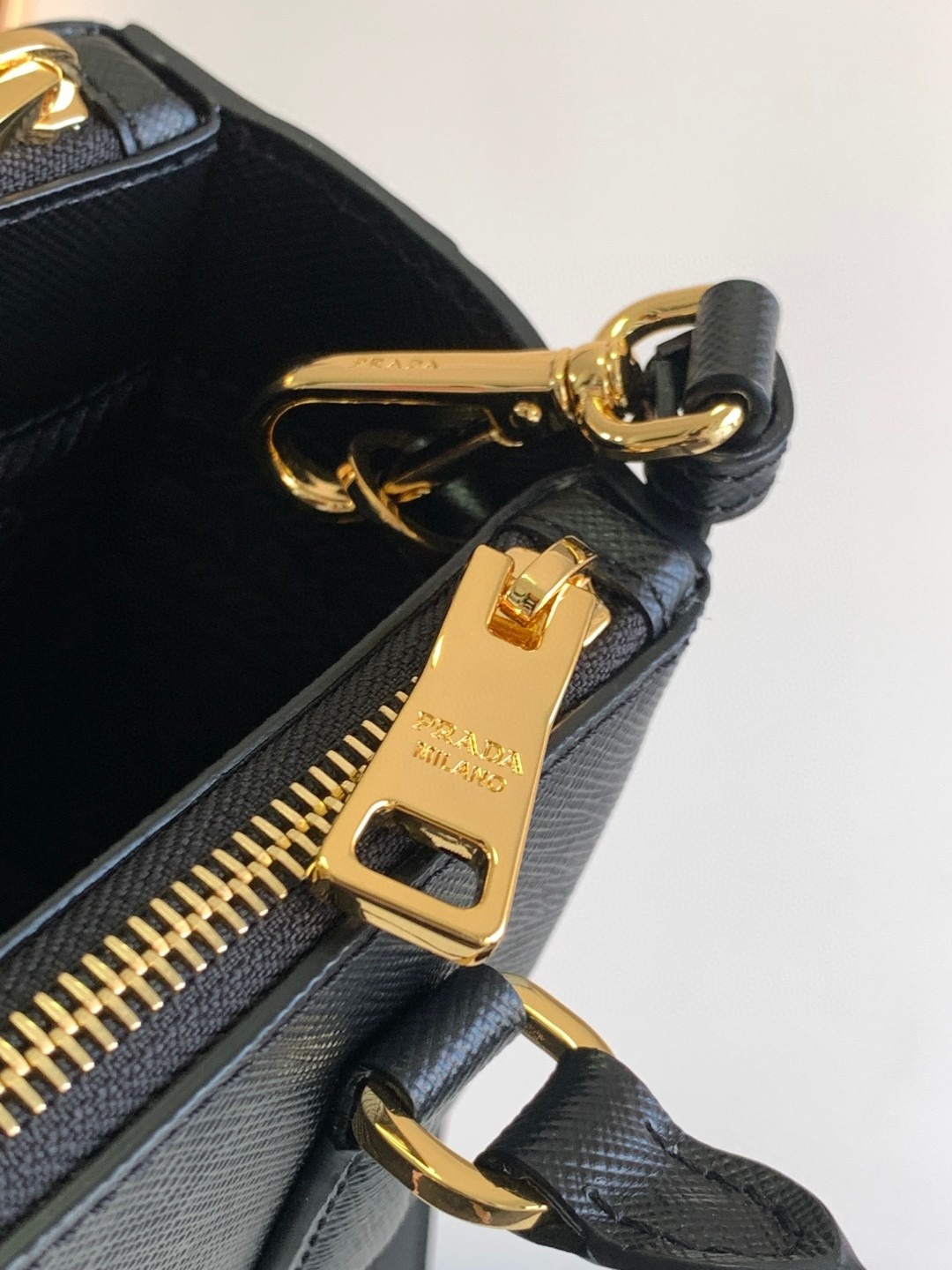 [True-to-ORIGINAL] Pra*a Galleria Saffiano Mini Bag Black For Women 7.8in/20cm 1BA906_NZV_F0002_V_EOM