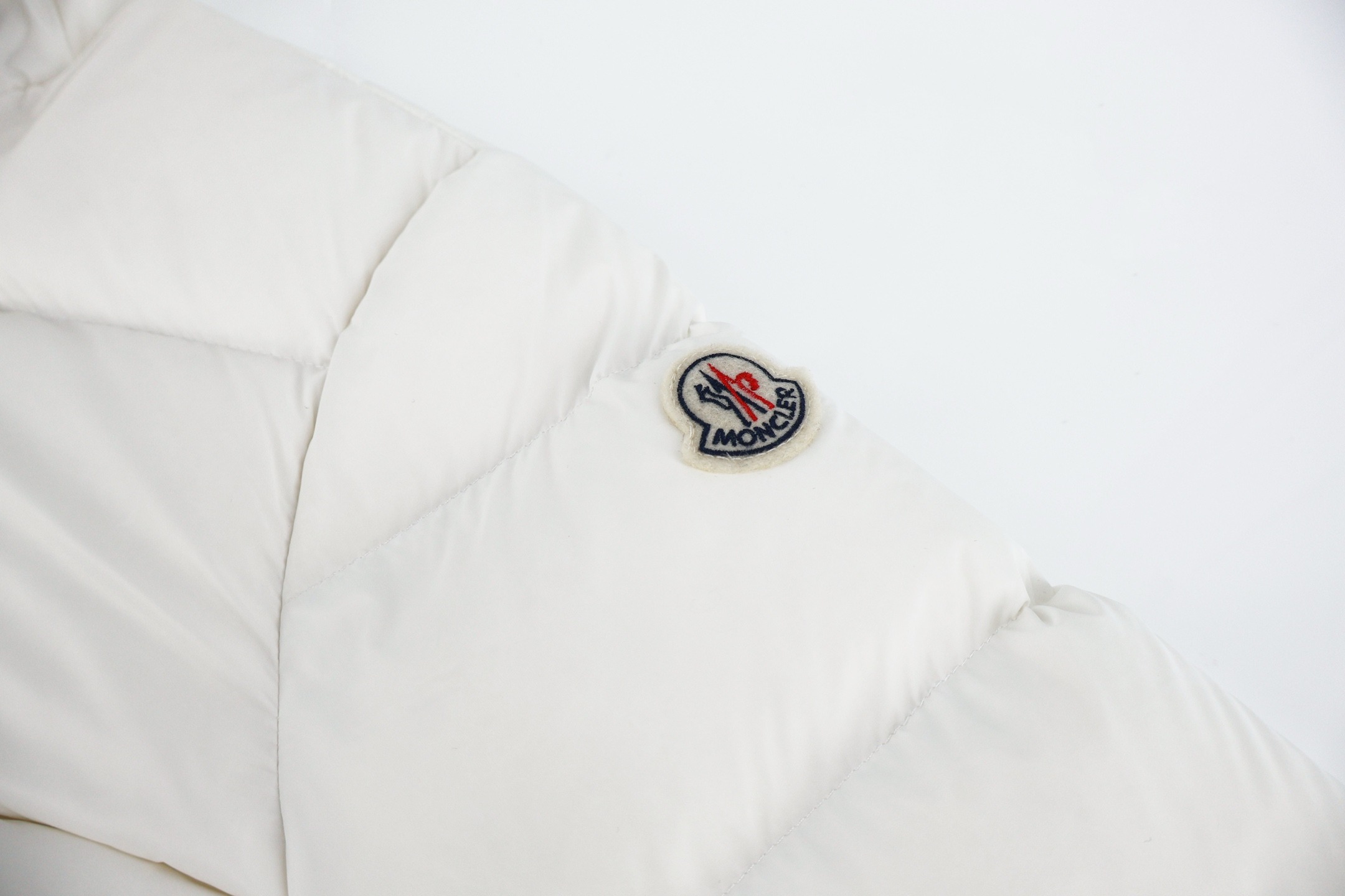 Moncler Boed Hooded Shearling-Trimmed Short Down Jacket White For Women