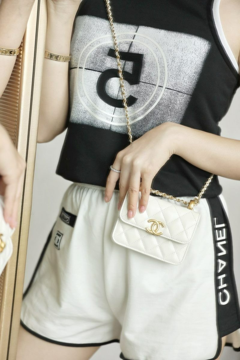 Ch**el CO-CO Clutch With Chain 9.5cm/3.7in Gold Toned Hardware For Women White