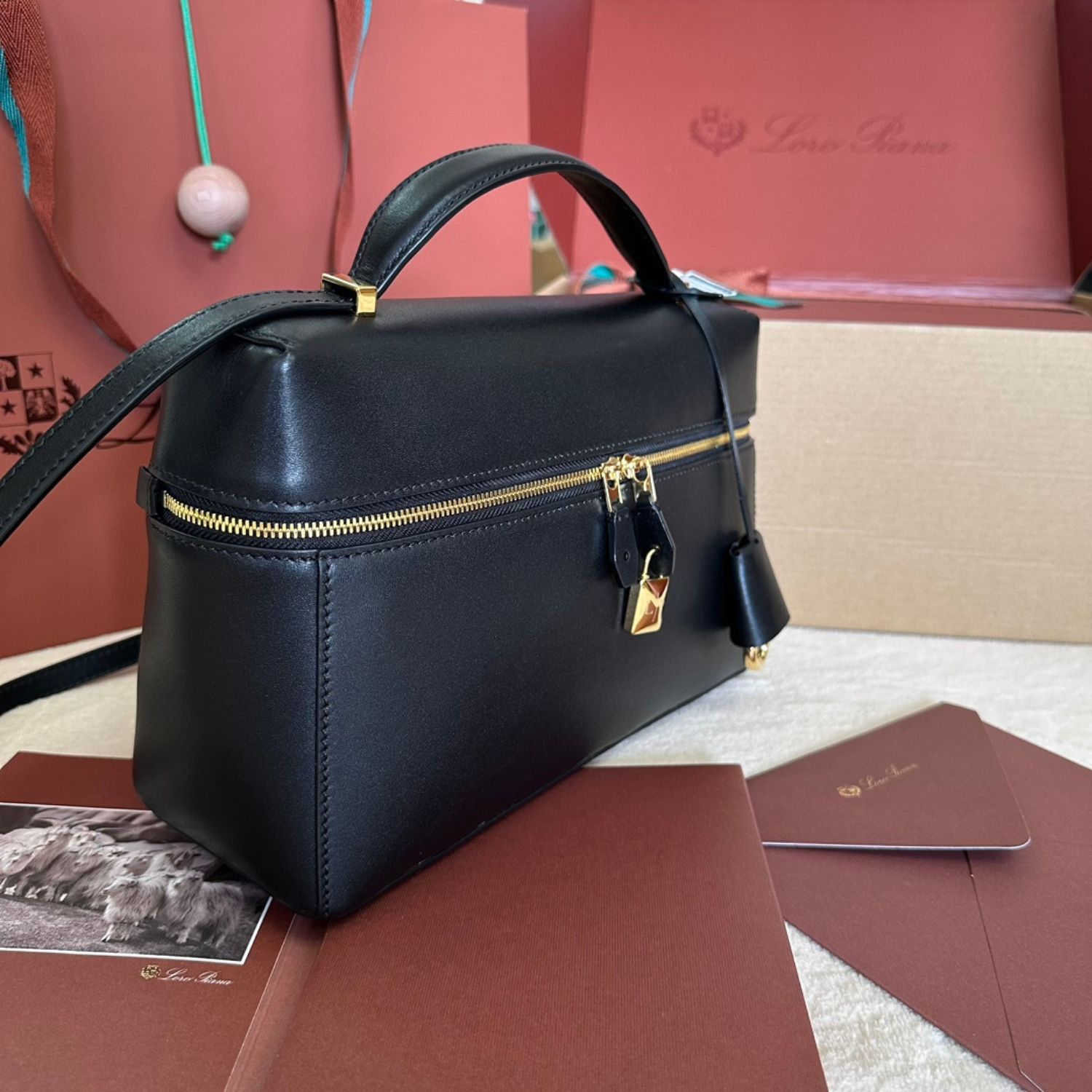 [True-to-ORIGINAL] L0r0 P1ana Extra Bag L27 Black For Women 10.6 in/ 27 cm FAN3462 8000