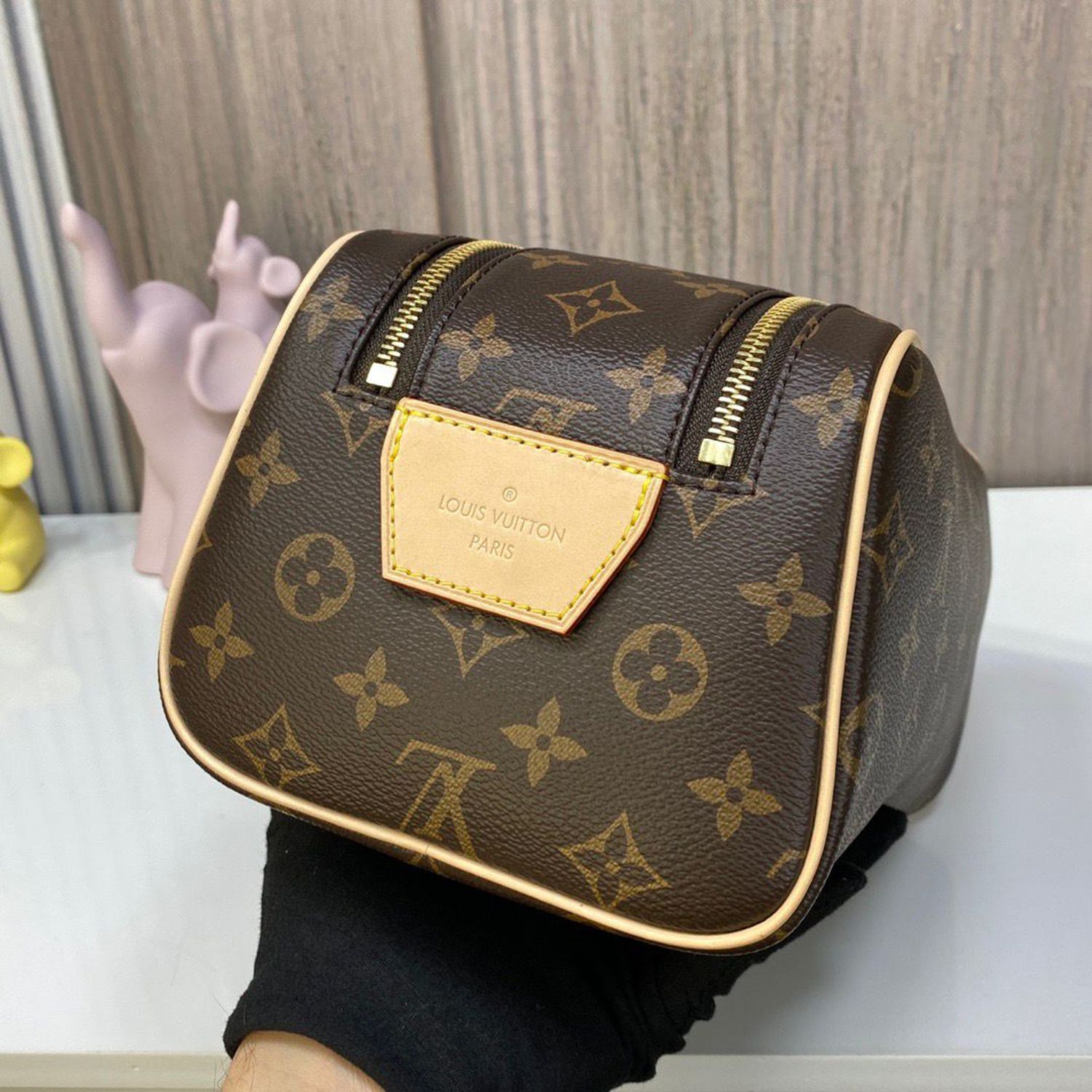 L0vis Vvtt0n King Size Toiletry Monogram Canvas 11in/28cm LV M47528
