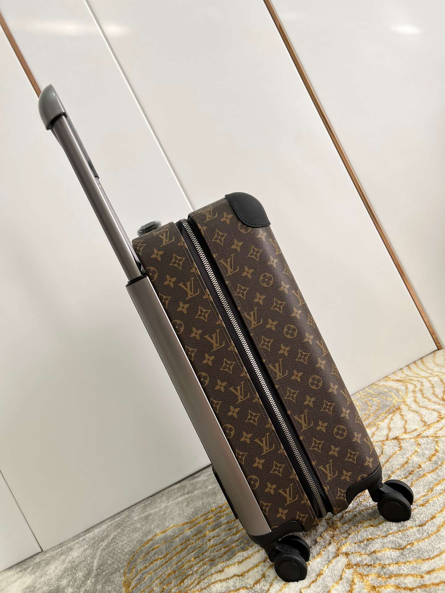 L0vis Vvtt0n Horizon 55 Brown 21.7in/55cm