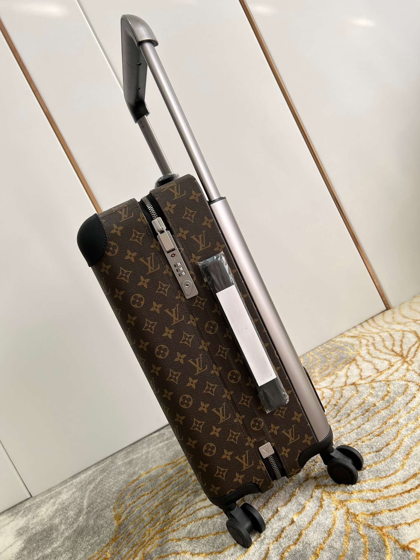 L0vis Vvtt0n Horizon 55 Brown 21.7in/55cm