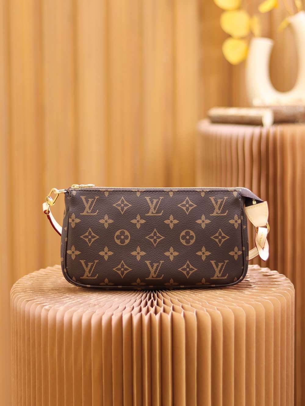 L0vis Vvtt0n Pochette Accessoires Brown For Women 23.5cm / 9.3in M40712