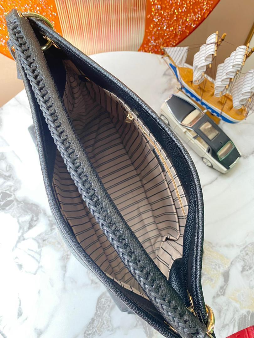 L0vis Vvtt0n Artsy MM Monogram Empreinte Black For Women, Women’s Handbags, Shoulder Bags 16.1in/41cm LV M41066