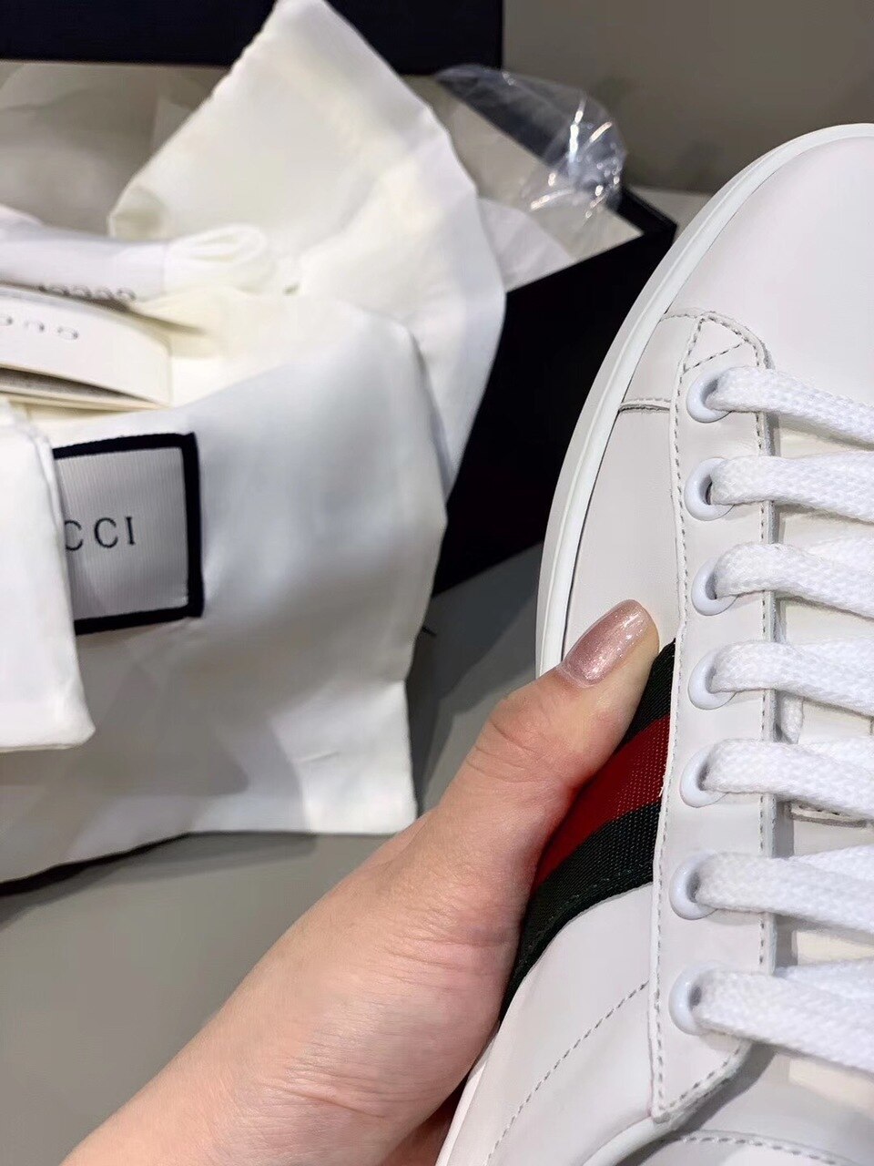 Gvc*1 Women’s Ace Sneaker With Bee White For Women GG 431942 02JP0 9064