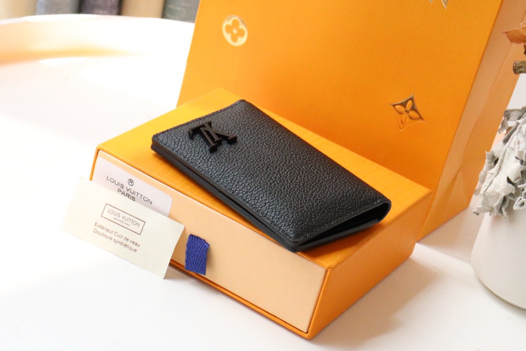 L0vis Vvtt0n Pocket Organizer The New LV Aerogram Version For Men, Men’s Wallet 8cm LV M69979