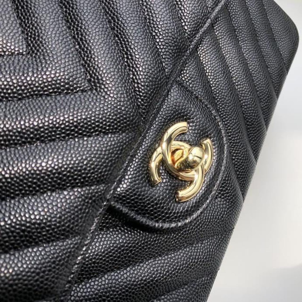 Ch**el Chevron Classic Handbag Gold Toned Hardware Black For Women, Women’s Bags, Shoulder And Crossbody Bags 10.2in/26cm
