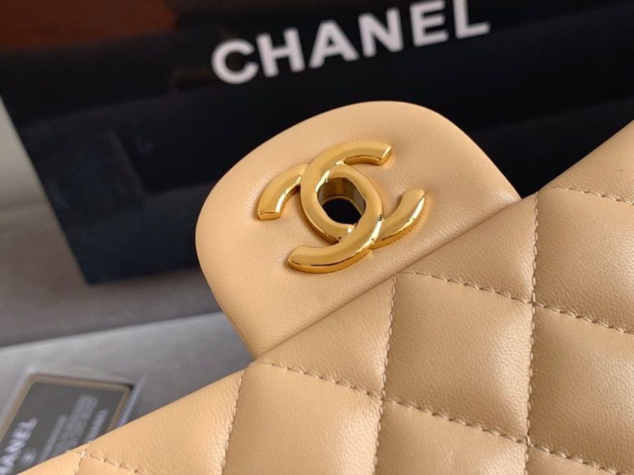 Ch**el Classic HandBag Beige For Women 9.9in/25.5cm A01112