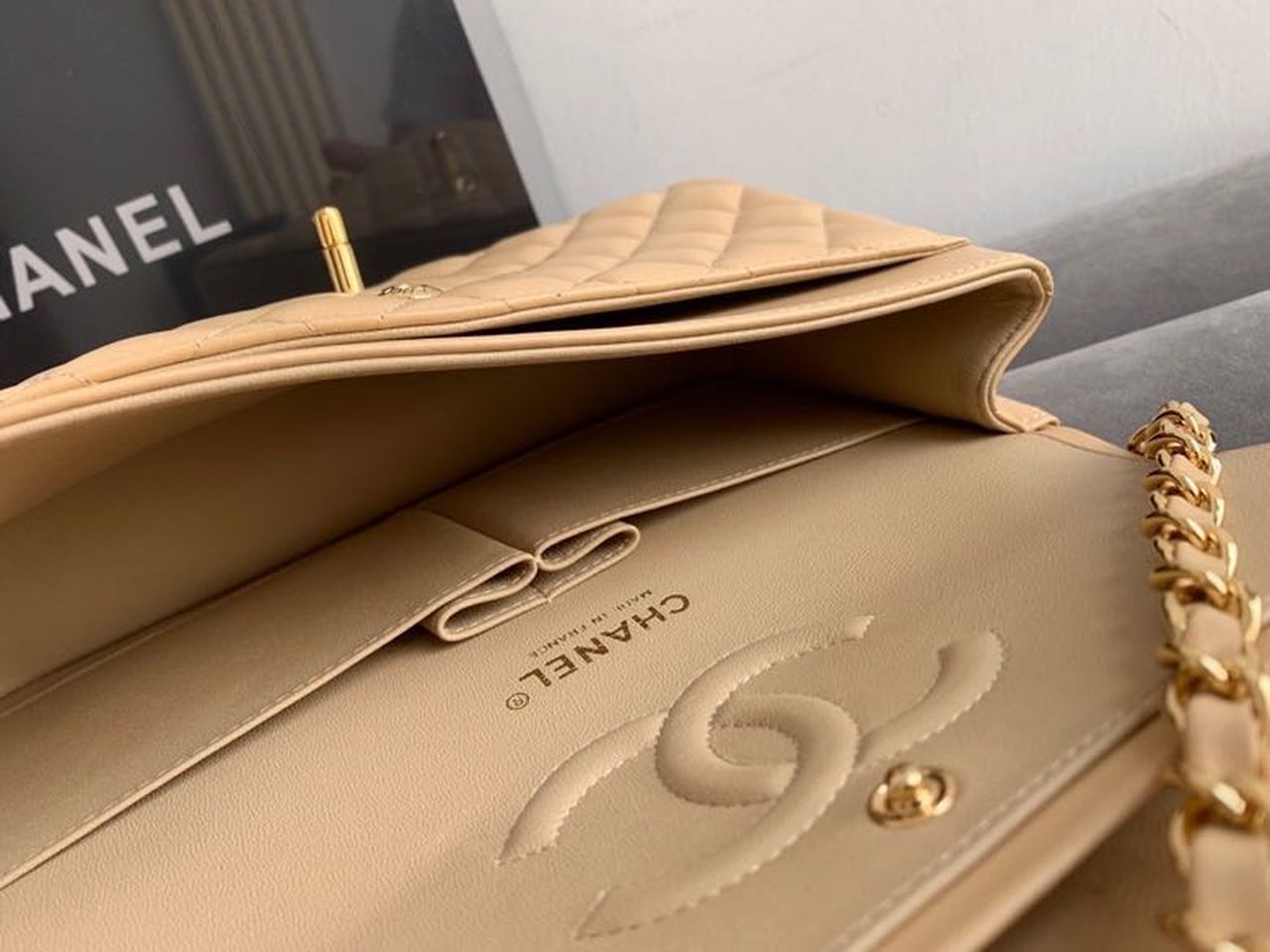 Ch**el Classic HandBag Beige For Women 9.9in/25.5cm A01112