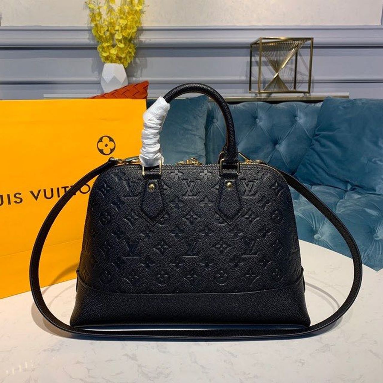 L0vis Vvtt0n Neo Alma Bag 32cm Monogram Empreinte Canvas Spring/Summer Collection M44832, Black