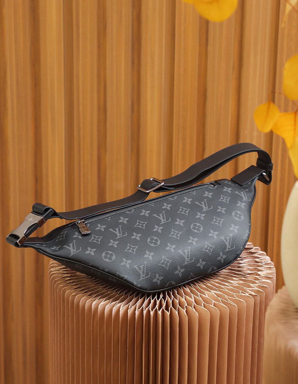 L0vis Vvtt0n Discovery Bumbag PM Monogram Eclipse Canvas For Men, Men’s Bags, Belt Bags 17.3in/44cm LV M46035