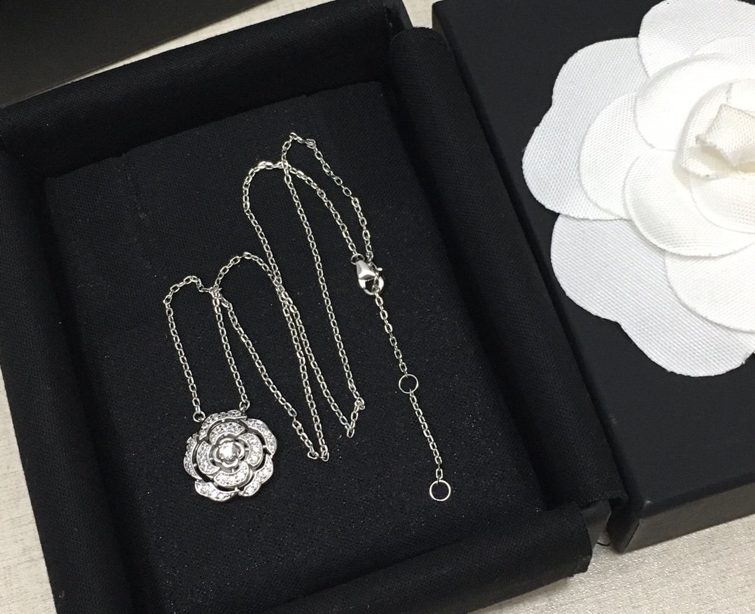 Ch**el Necklace