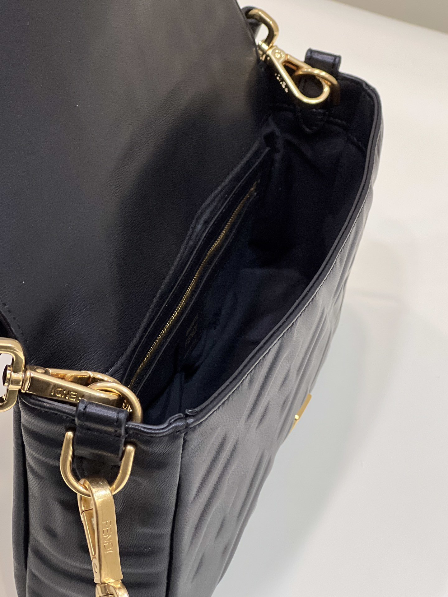 F**di Baguette Black For Women, Women’s Handbags, Shoulder And Crossbody Bags 10.6in/27cm FF 8BR600A72VF15ZW