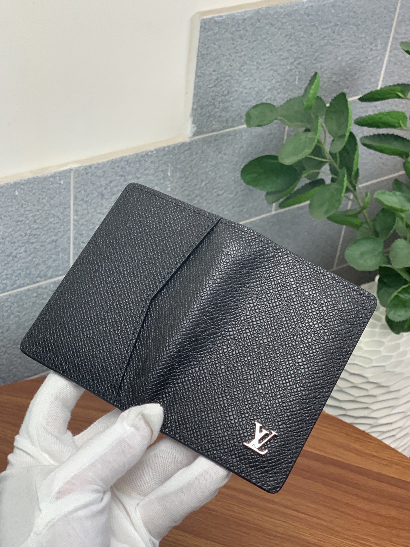 L0vis Vvtt0n Pocket Organiser Taiga Black For Men, Men’s Wallet 4.3in/11cm LV M30283