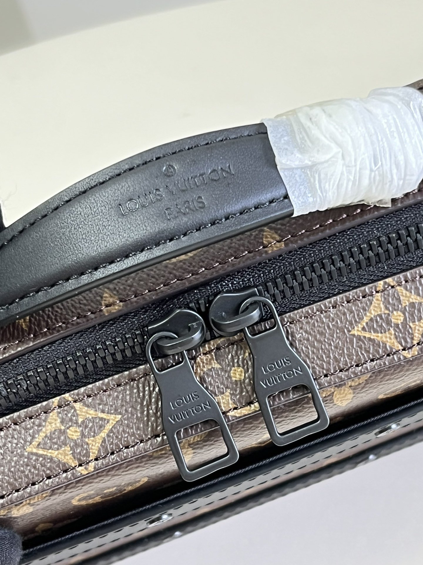 L0vis Vvtt0n Handle Soft Trunk Monogram Macassar Canvas For Men, Men’s Bags 8.5in/22cm LV M45935