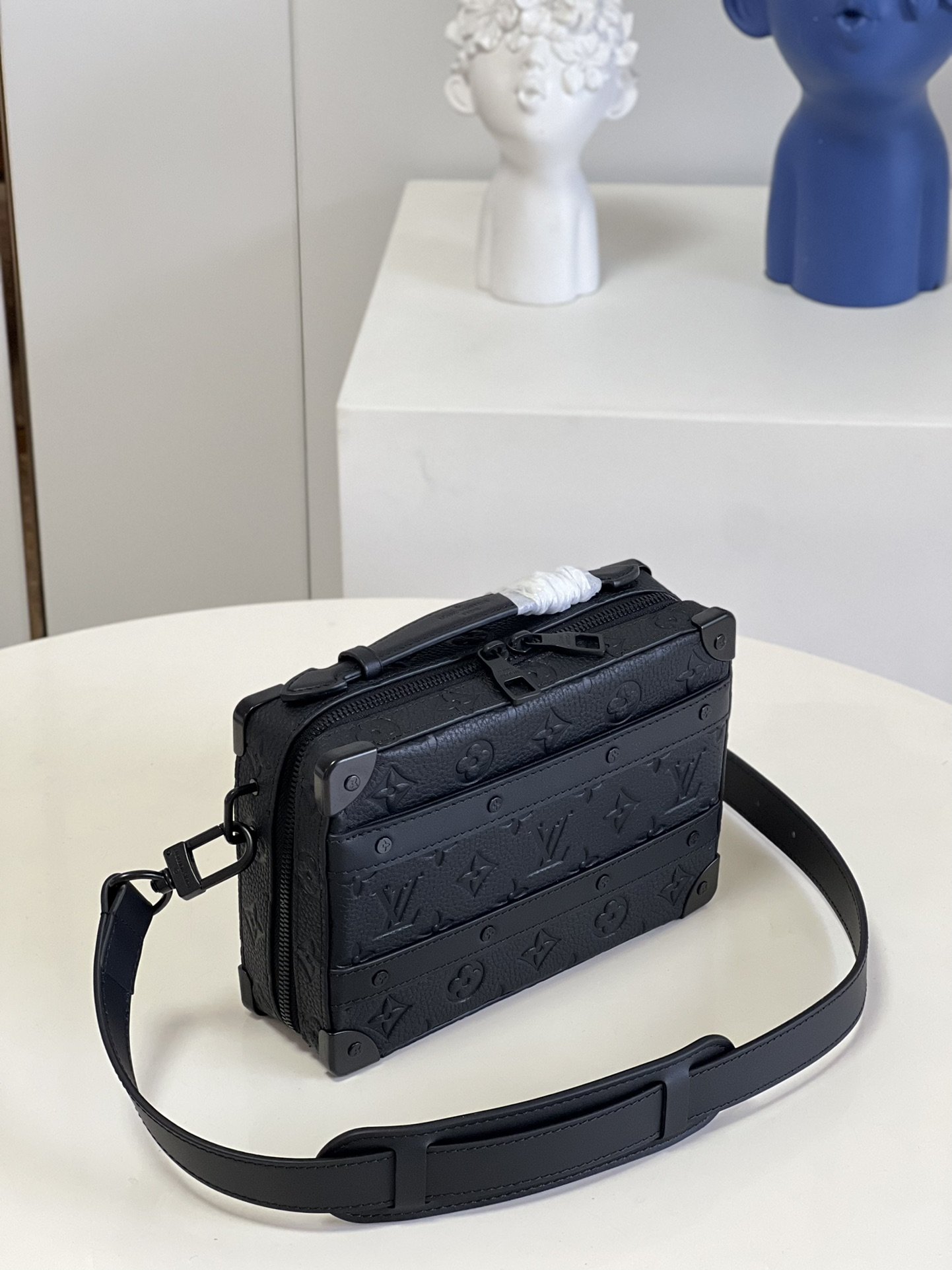L0vis Vvtt0n Handle Soft Trunk Black Taurillon Monogram For Men, Men’s Bags 8.5in/22cm LV M59163