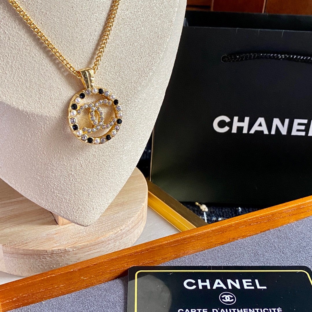 Ch**el Necklace