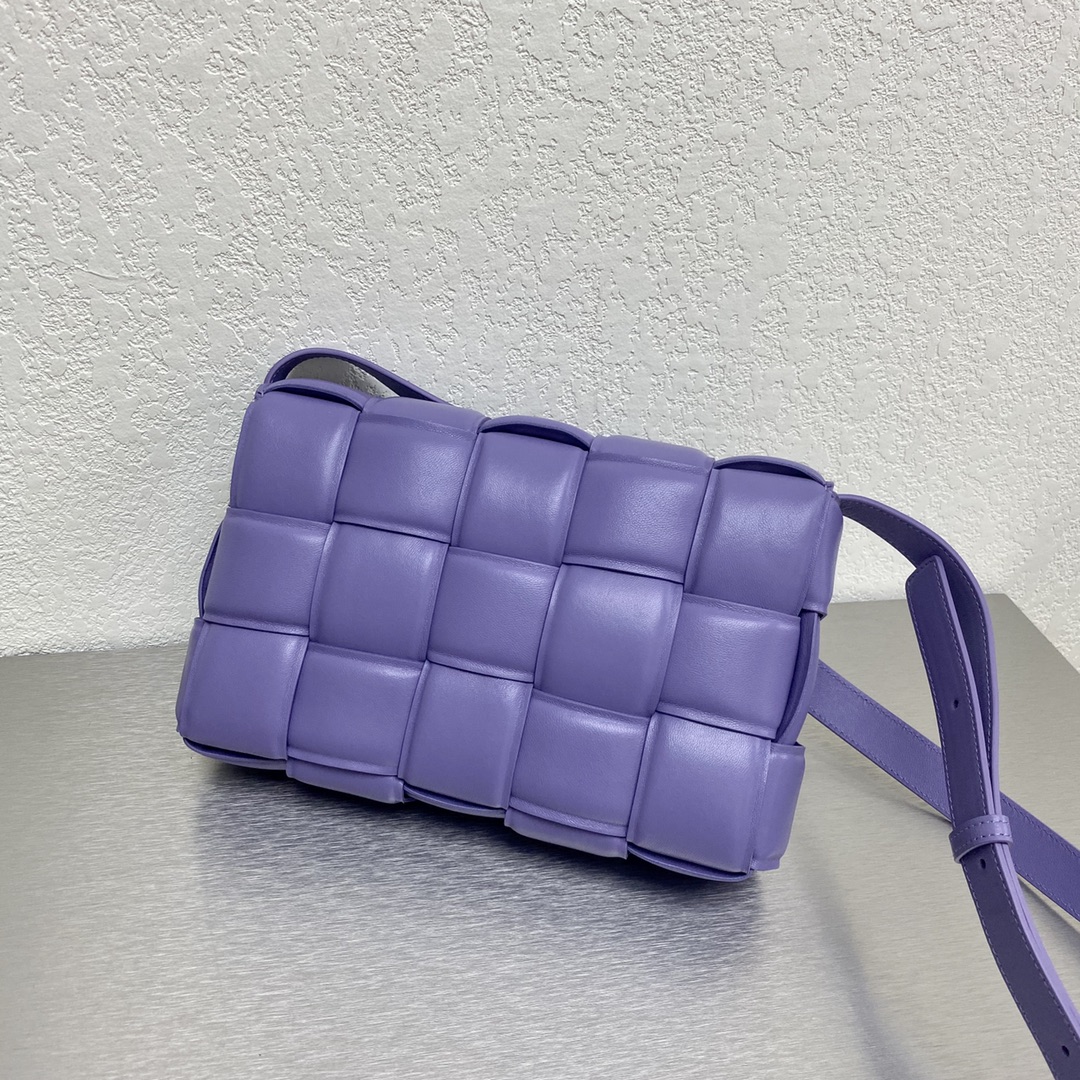 B0tt*ga Ven*ta Padded Cassette Violet, For Women, Women’s Bags 10.2in/26cm