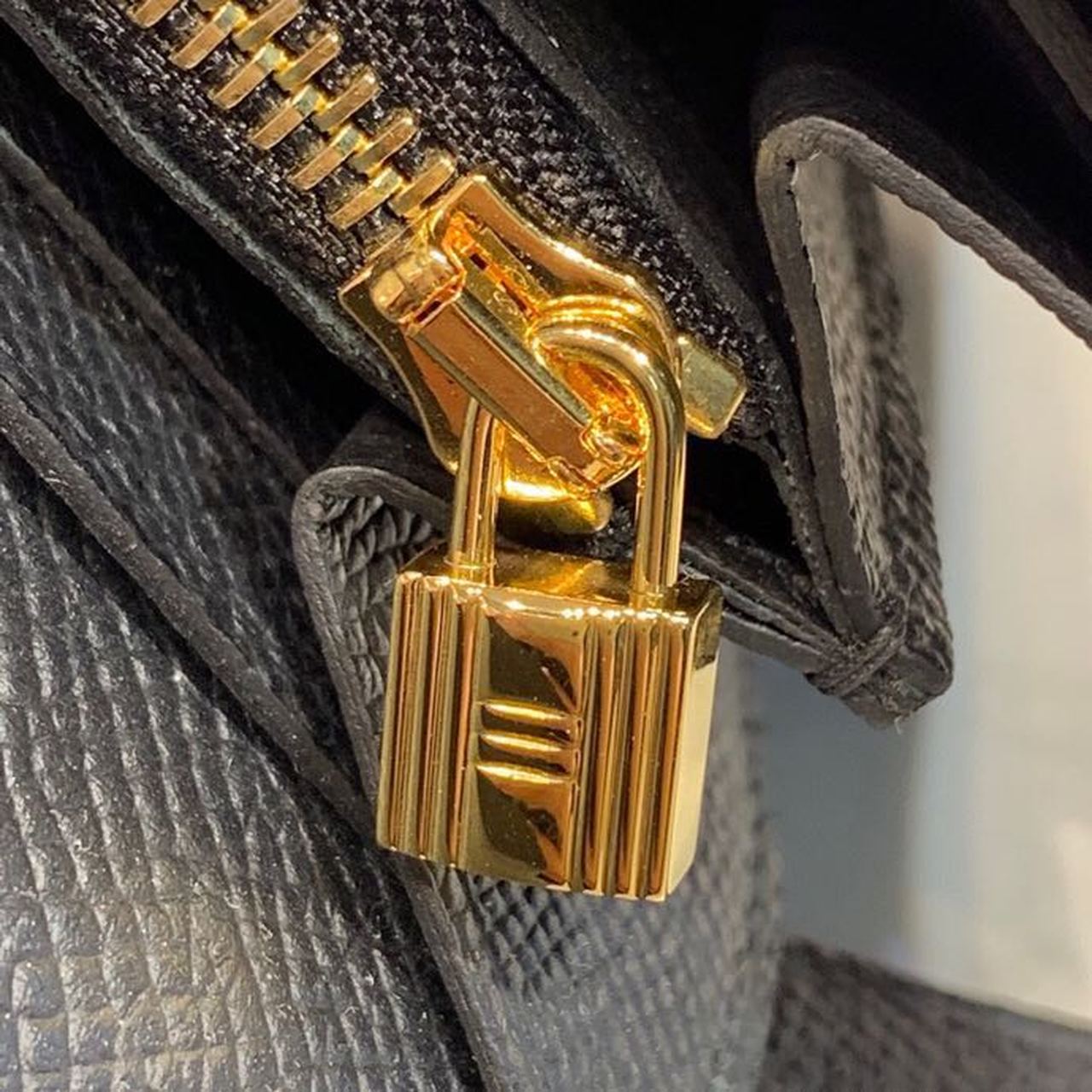 H**me5 Kelly Wallet To Go Woc Black With Gold Toned Hardware Bag For Women 8.2in/21cm
