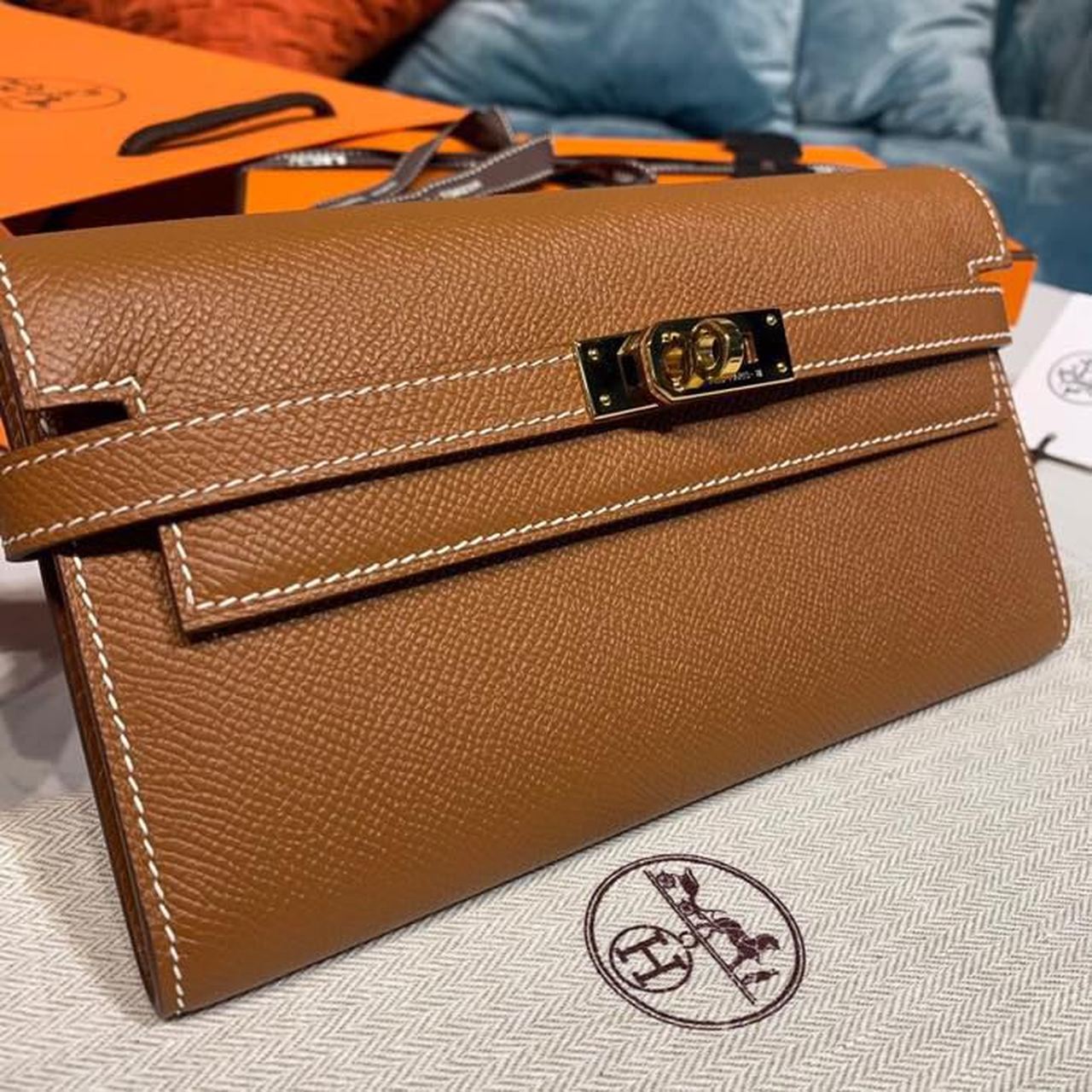 H**me5 Kelly Wallet To Go Woc Brown With Gold Toned Hardware Bag For Women 8.2in/21cm