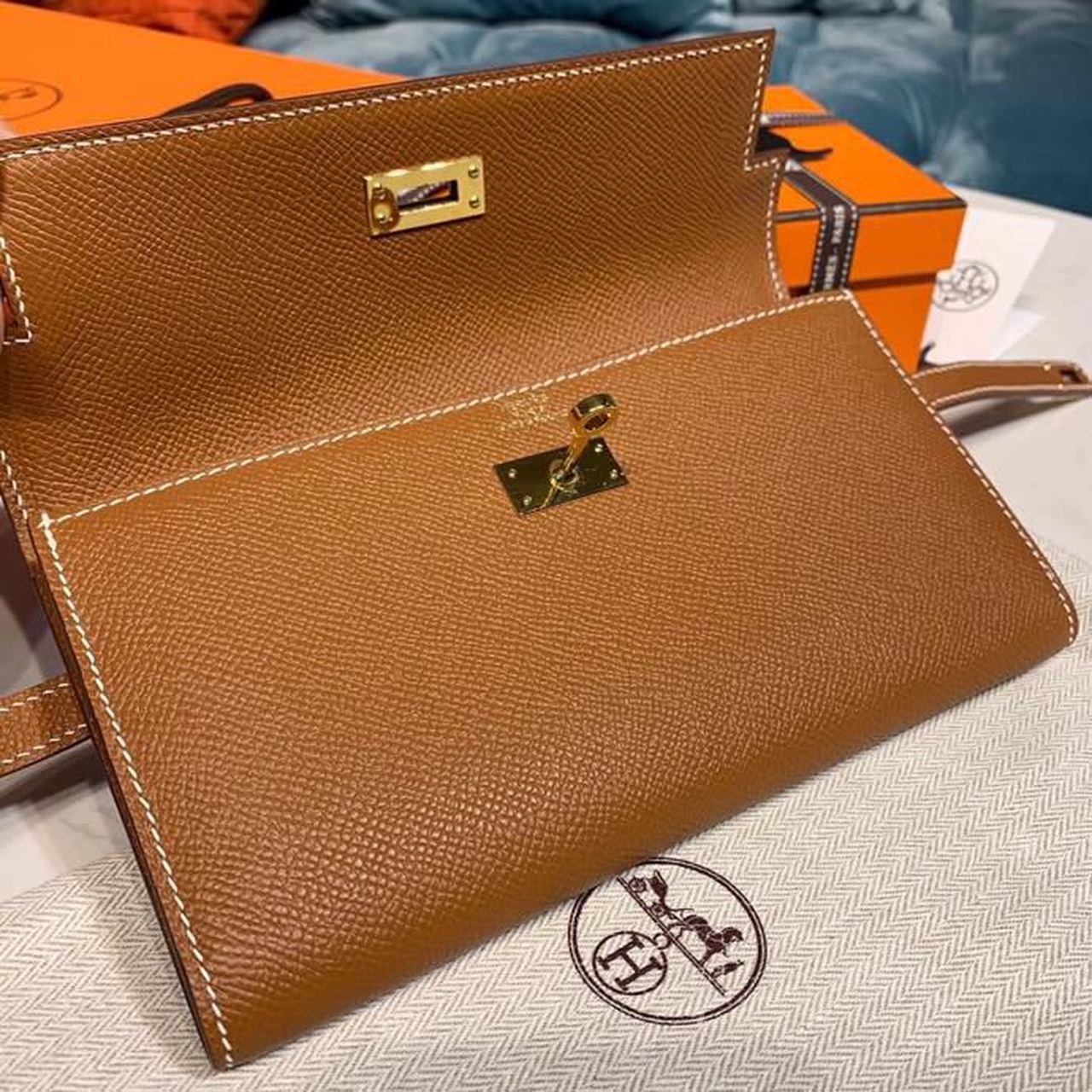 H**me5 Kelly Wallet To Go Woc Brown With Gold Toned Hardware Bag For Women 8.2in/21cm