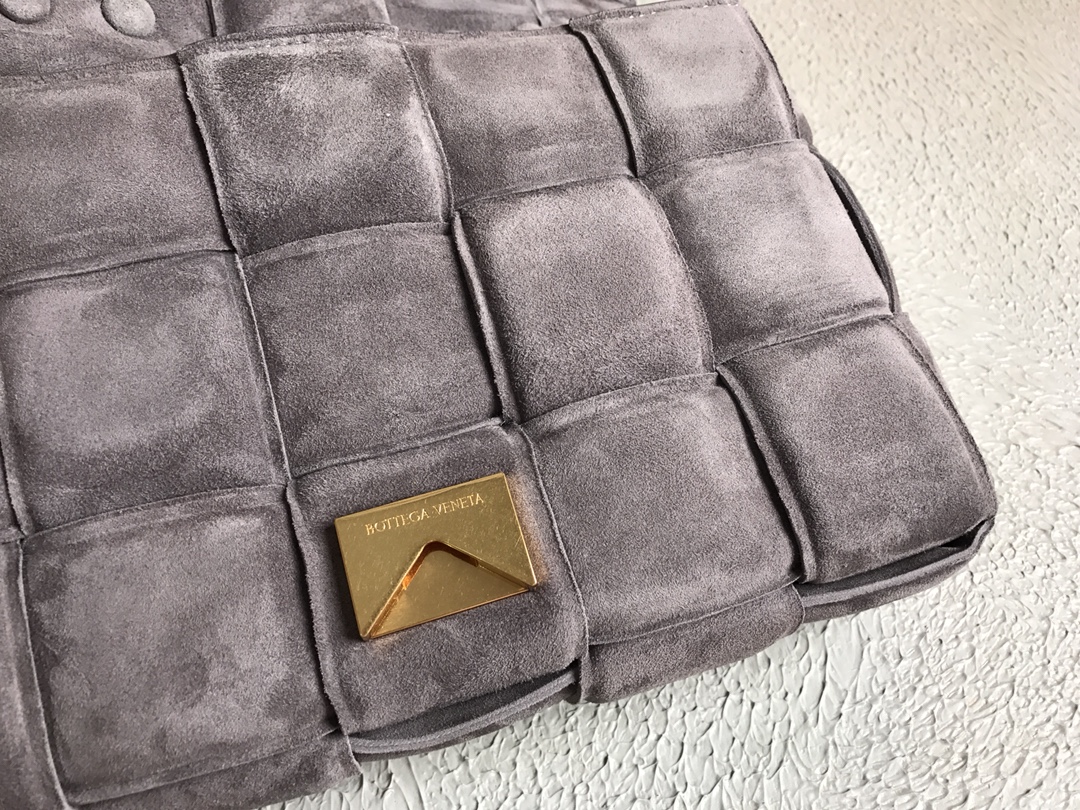 B0tt*ga Ven*ta Chain Cassette Gray, For Women, Women’s Bags 10.2in/26cm