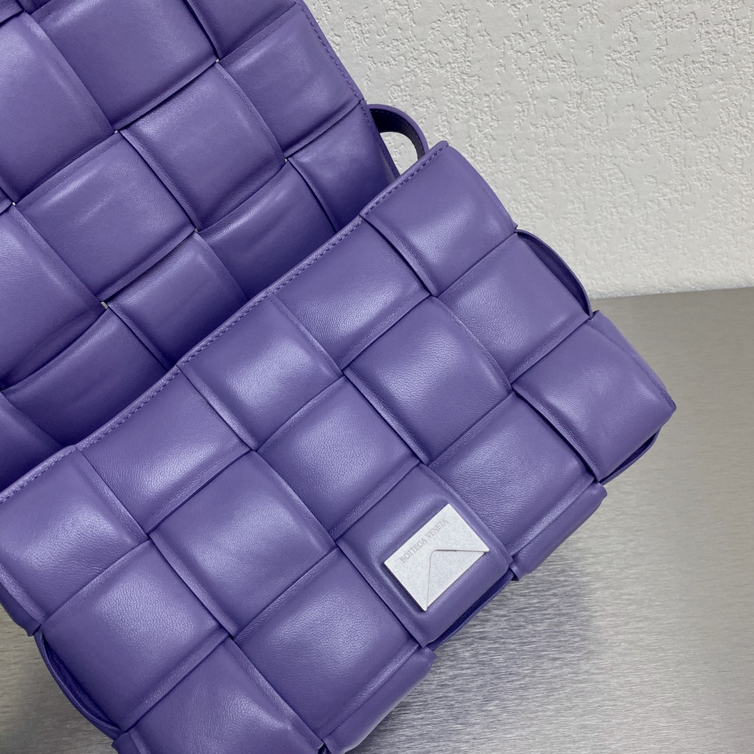 B0tt*ga Ven*ta Padded Cassette Violet, For Women, Women’s Bags 10.2in/26cm