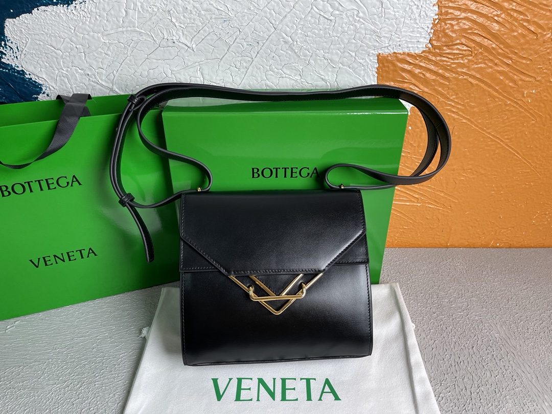 B0tt*ga Ven*ta Clip Bag Black, For Women, Women’s Bags 9in/23cm